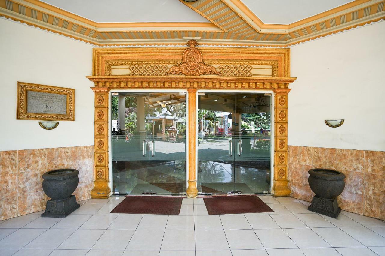 Bromo View Hotel Проболинго Екстериор снимка